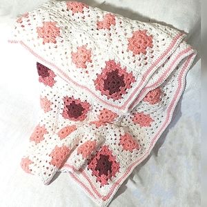 Handmade Crocheted Peach White Afghan Throw Blanket NWT